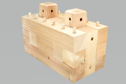 Mikro-modulare Holzbausteine mit Buchenholzdübeln für den Massivholz-Rohbau.  